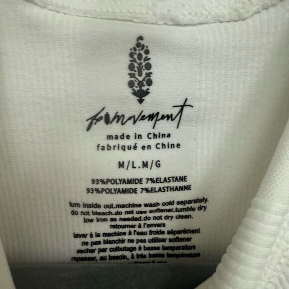 Free people movement white long sleeve shirt size m/l - Picture 3 of 3